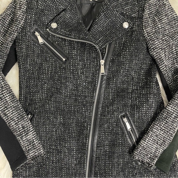 Women’s BCBG Black & White Woven Coat Size Small! - Picture 6 of 9